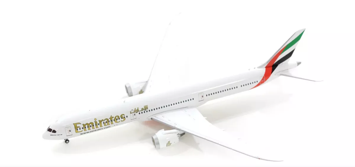 Emirates model Boeing 787-100 